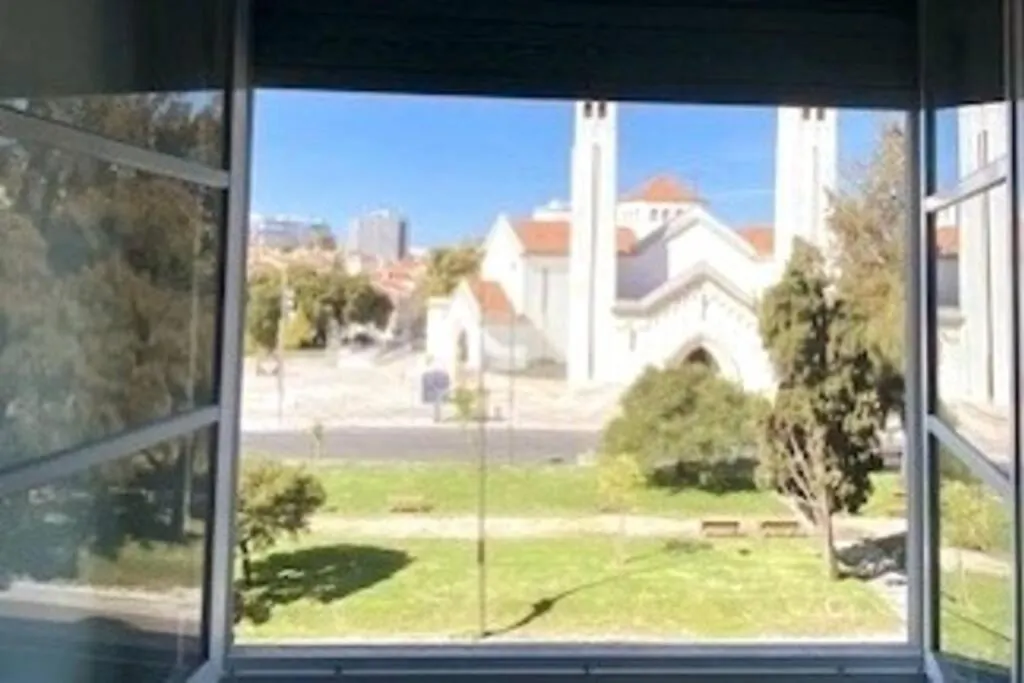 Ola Lisboa ! Central Apartment Lightning Quiet View Garden 10Mn Airport