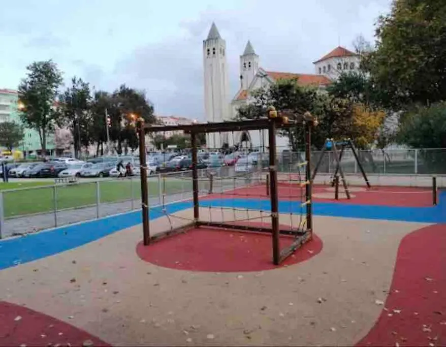 Ola Lisboa ! Central Apartment Lightning Quiet View Garden 10Mn Airport Portugal