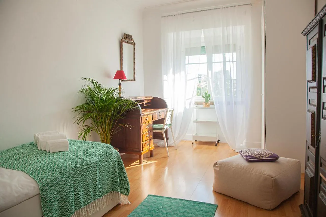 Ola Lisboa ! Central Apartment Lightning Quiet View Garden 10Mn Airport