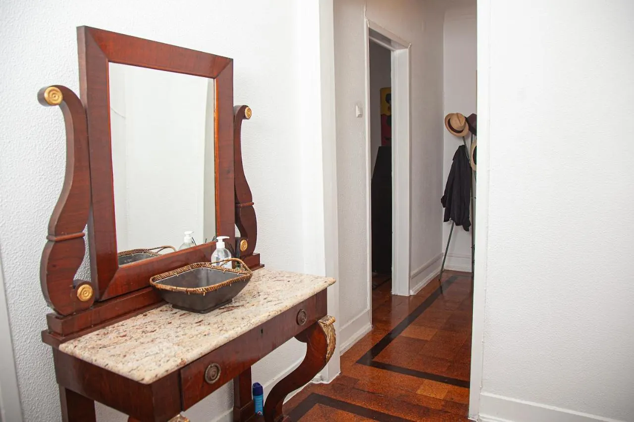 Ola Lisboa ! Central Apartment Lightning Quiet View Garden 10Mn Airport