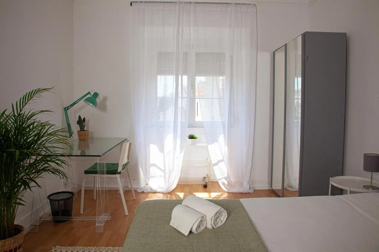 Ola Lisboa ! Central Apartment Lightning Quiet View Garden 10Mn Airport 0*, Lisbon