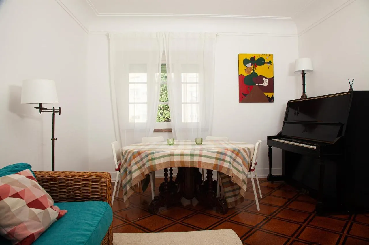 Ola Lisboa ! Central Apartment Lightning Quiet View Garden 10Mn Airport 0*, Lisbon Portugal
